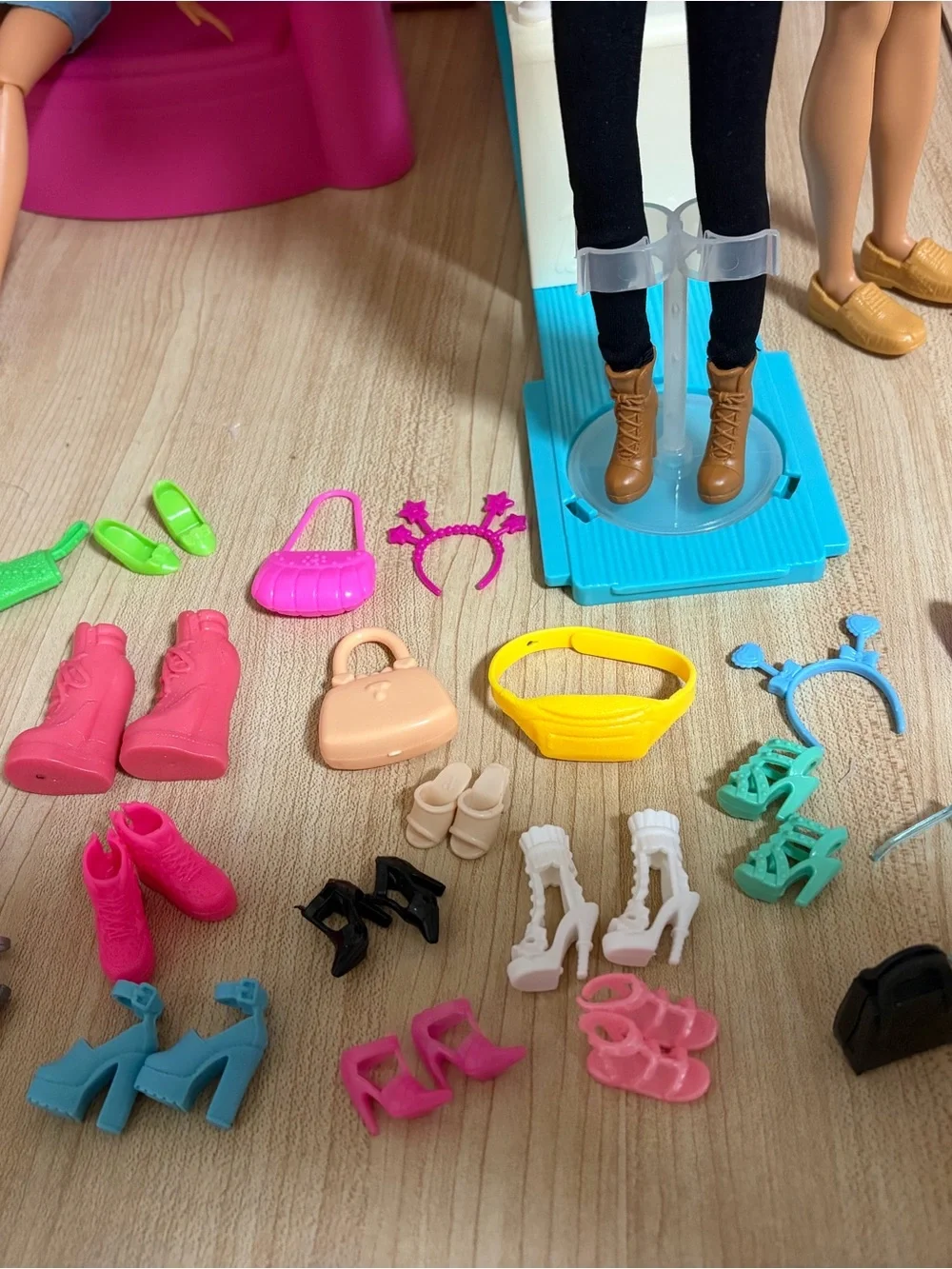 Barbie close shoes